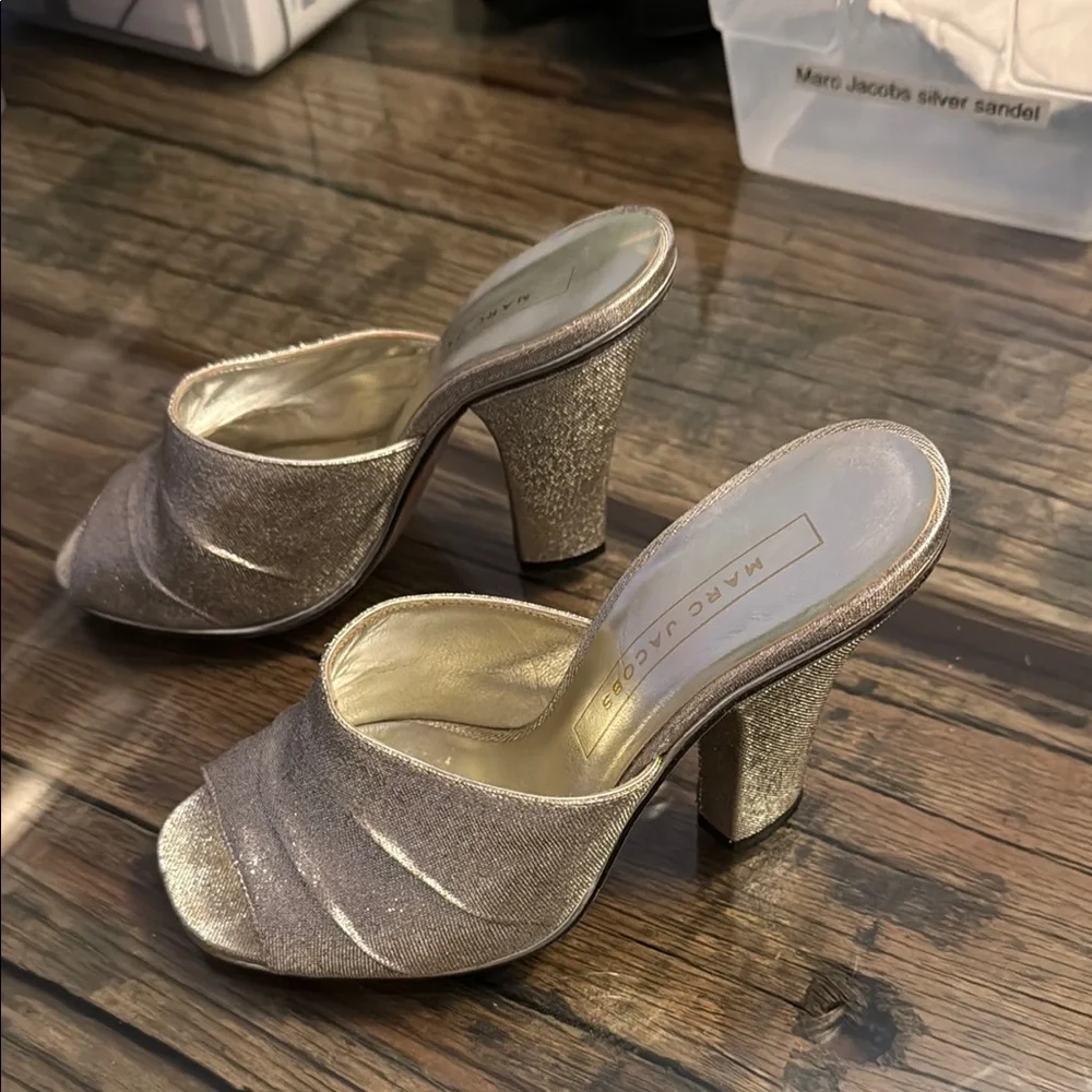 Marc Jacobs Silver Mules with Metallic Sheen - Picture 2 of 4